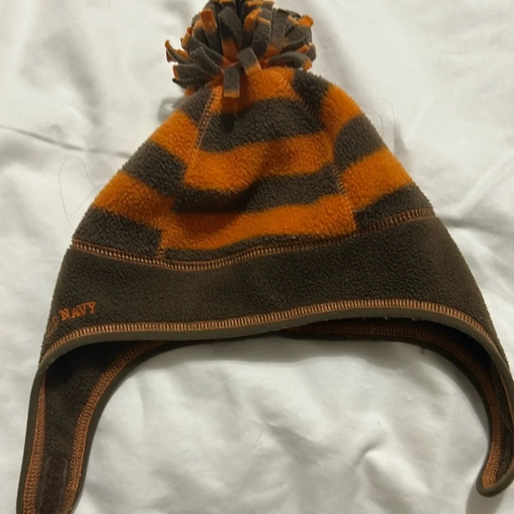 3 old Navy winter hats 💥